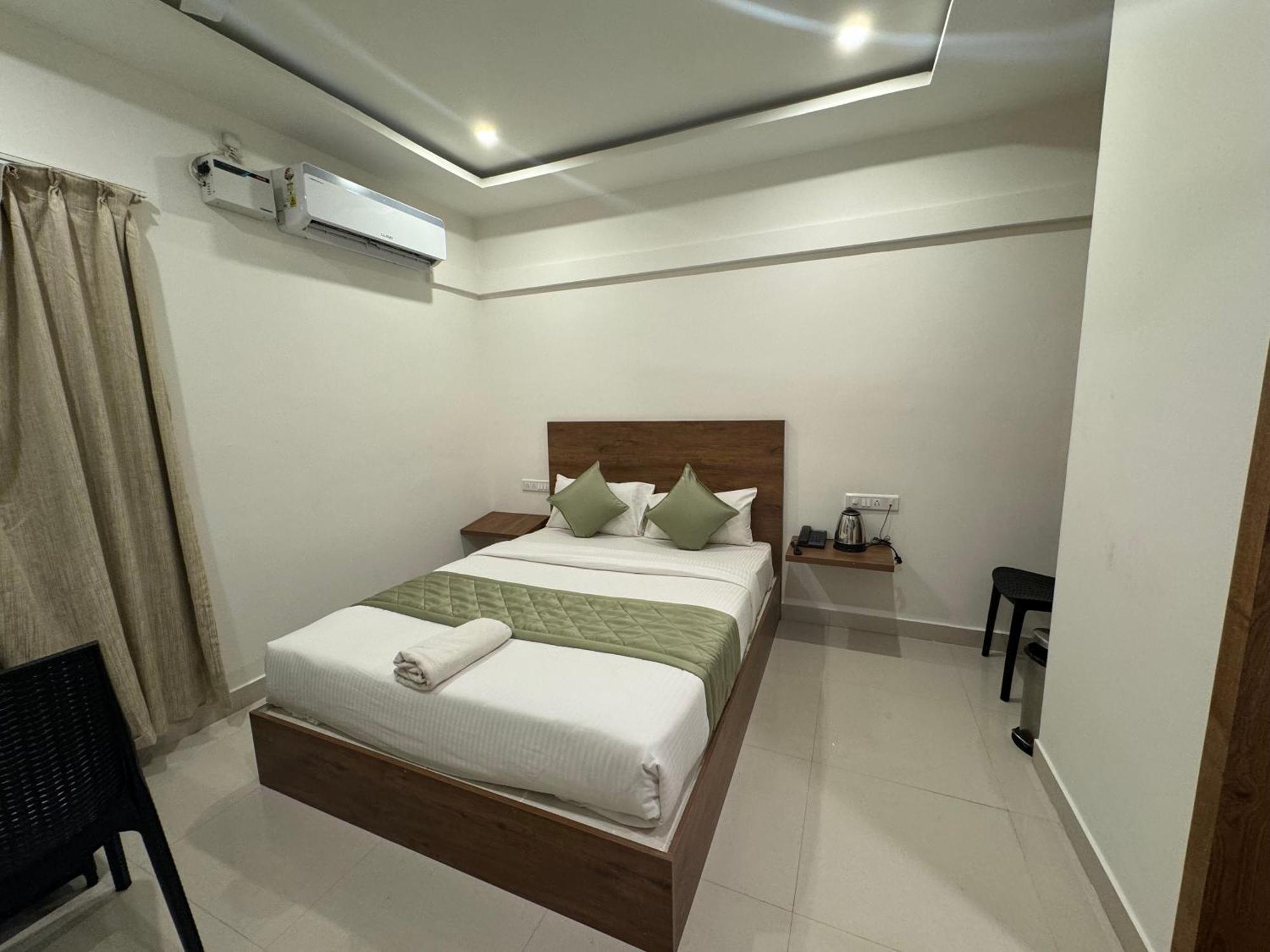 Hotel Airport City Dod Jala 외부 사진