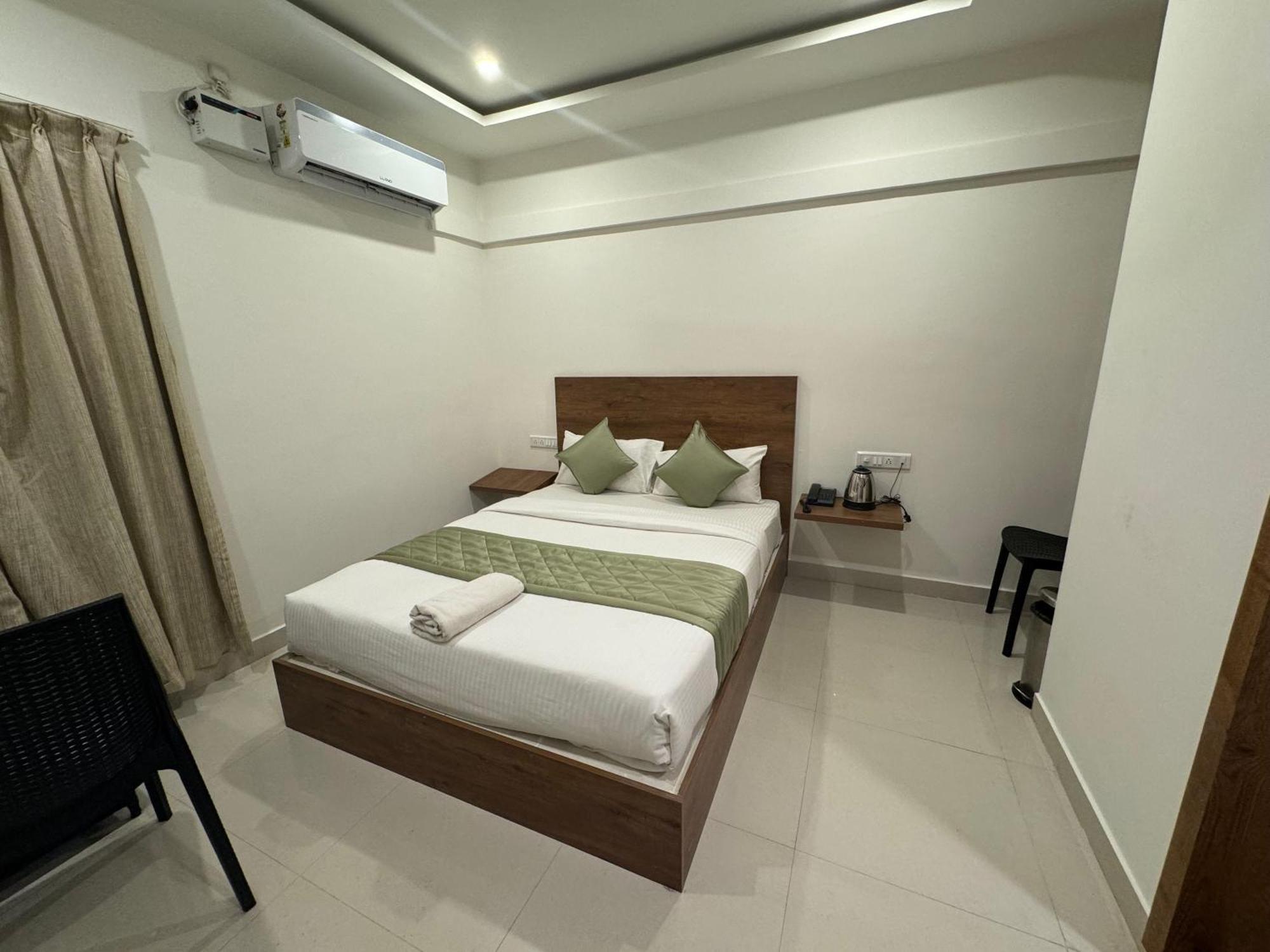 Hotel Airport City Dod Jala 외부 사진