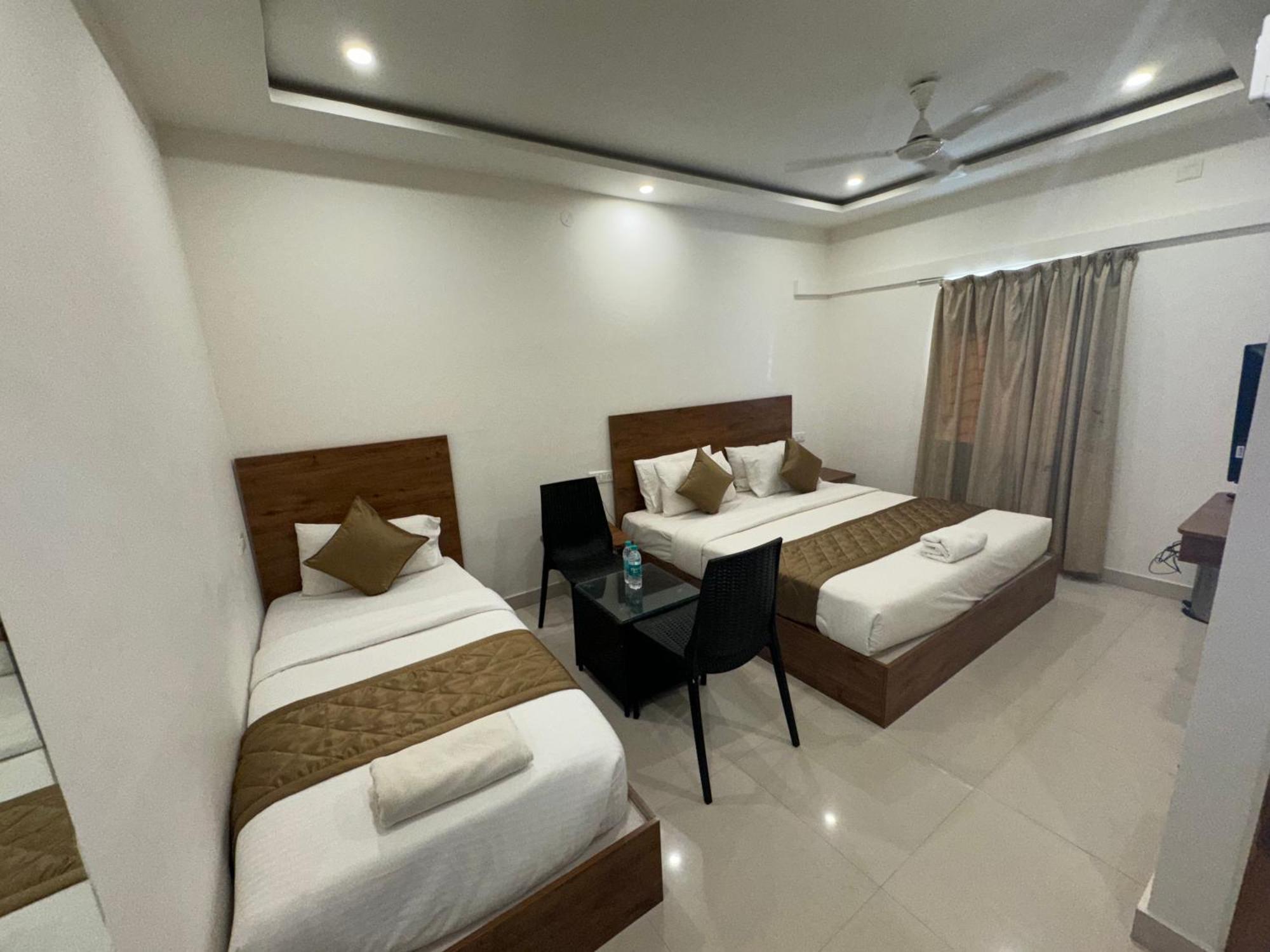 Hotel Airport City Dod Jala 외부 사진