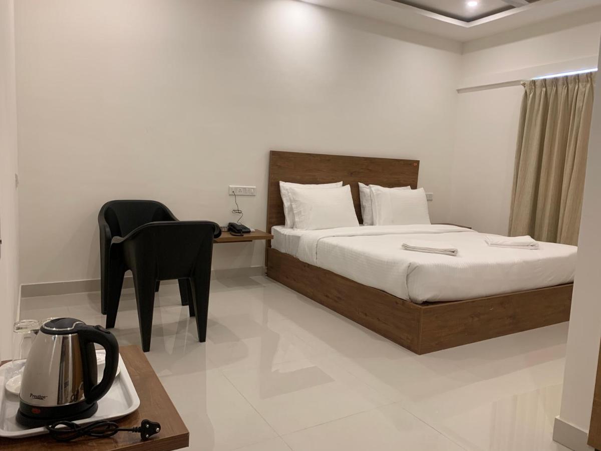 Hotel Airport City Dod Jala 외부 사진