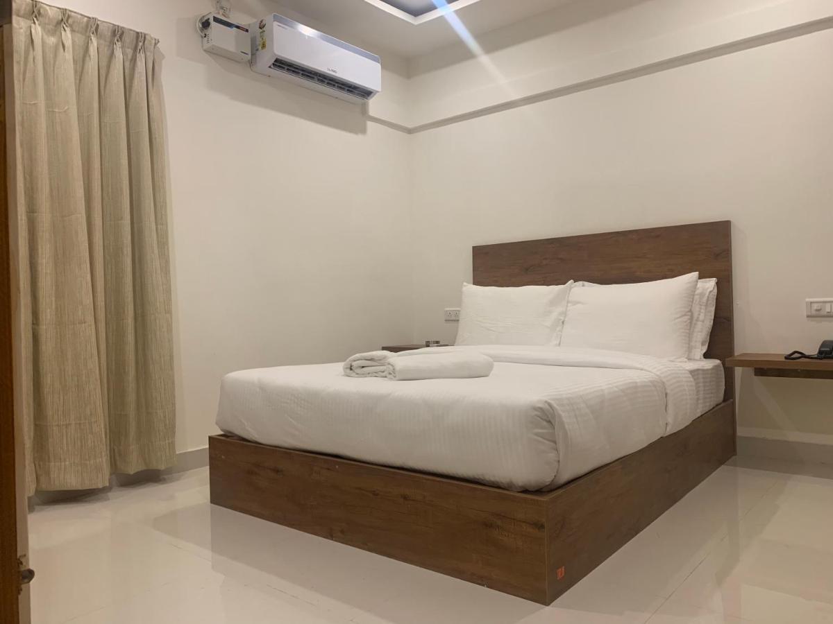 Hotel Airport City Dod Jala 외부 사진