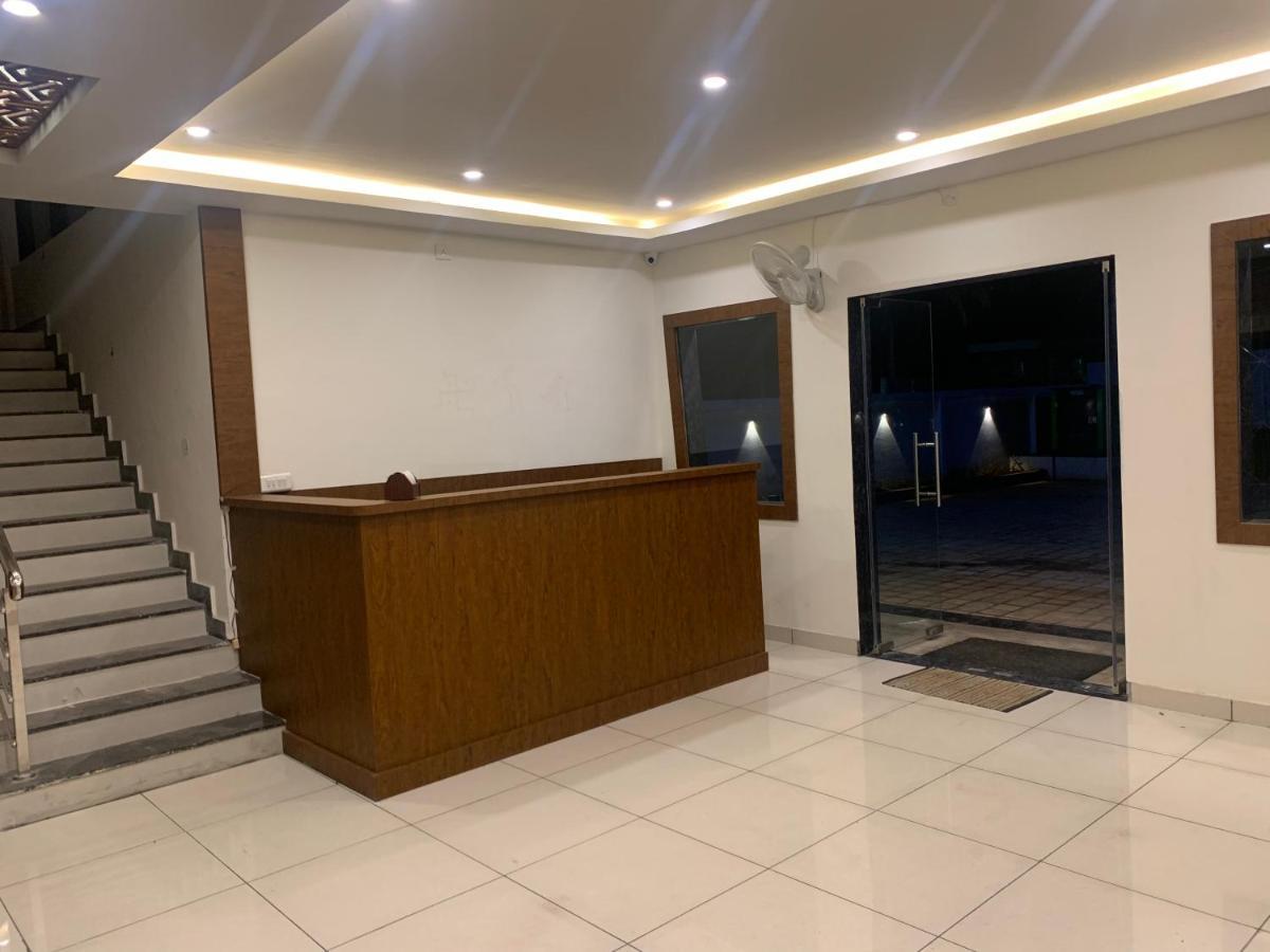 Hotel Airport City Dod Jala 외부 사진